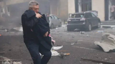 Tragic Losses as Ukraine Faces Renewed Russian Strikes Following Abortive Trump-Putin Talks