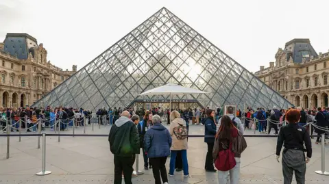 Louvre Museum Increases Ticket Prices for Non-EU Visitors by 45%