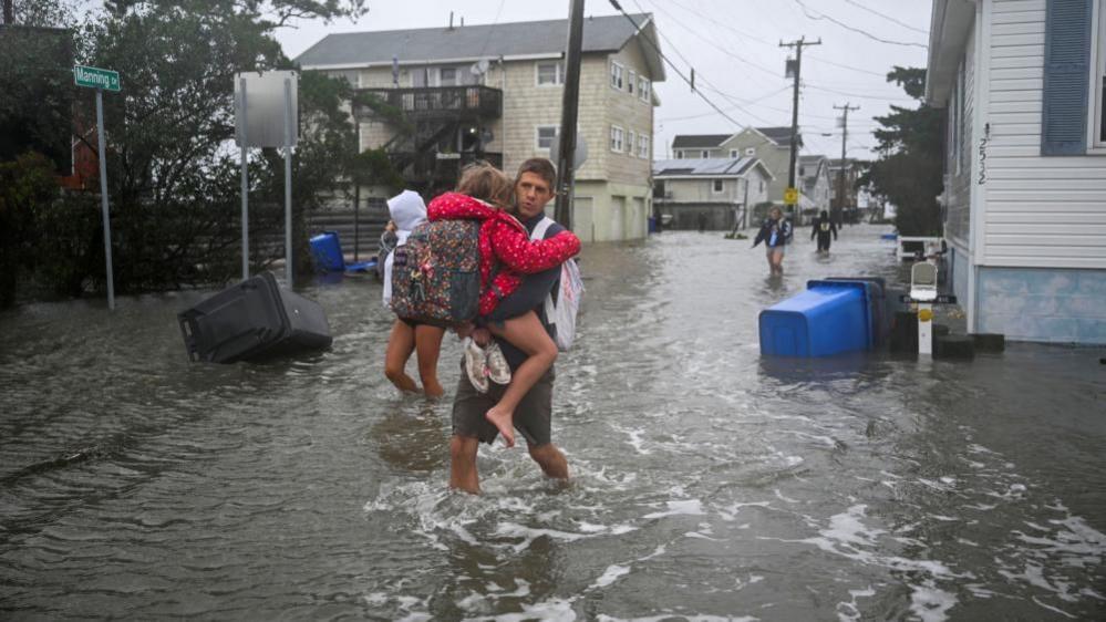 One death as nor'easter ravages New York and New Jersey