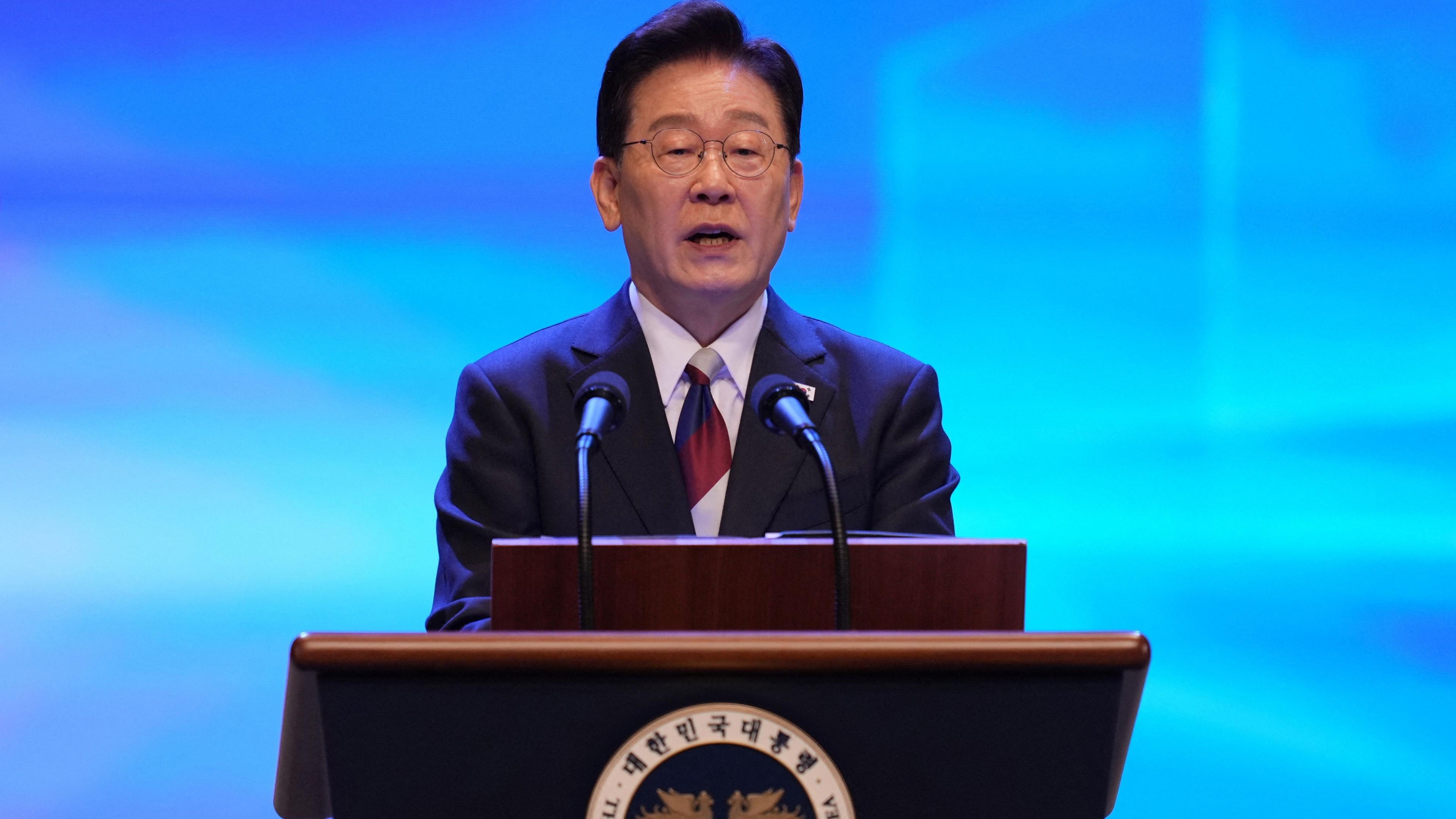 South Korea Opens Talks to End Decades‑Old Korean War