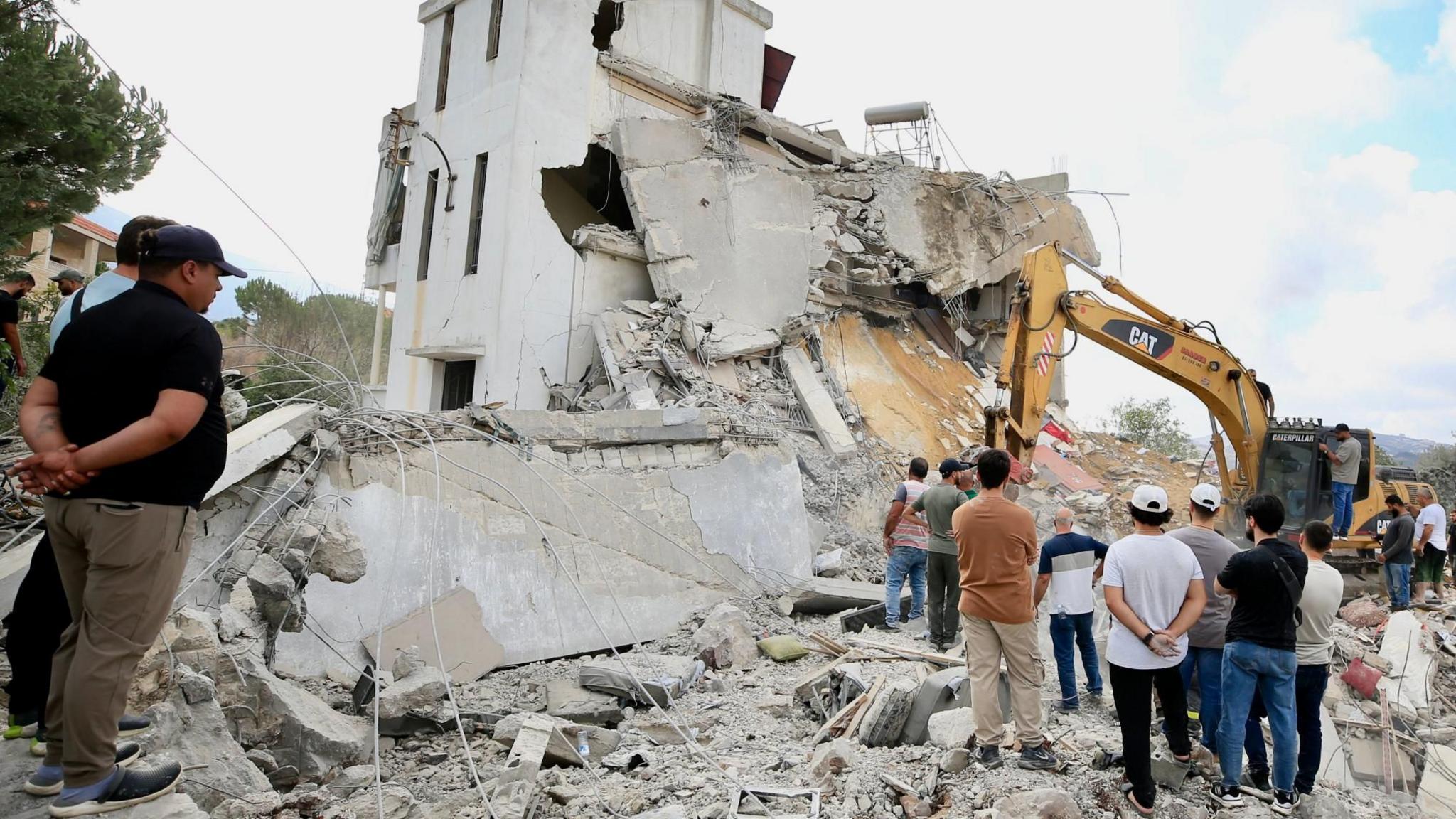 Israel Air Strikes Kill 11 in Southern Lebanese Village, Including Two Children