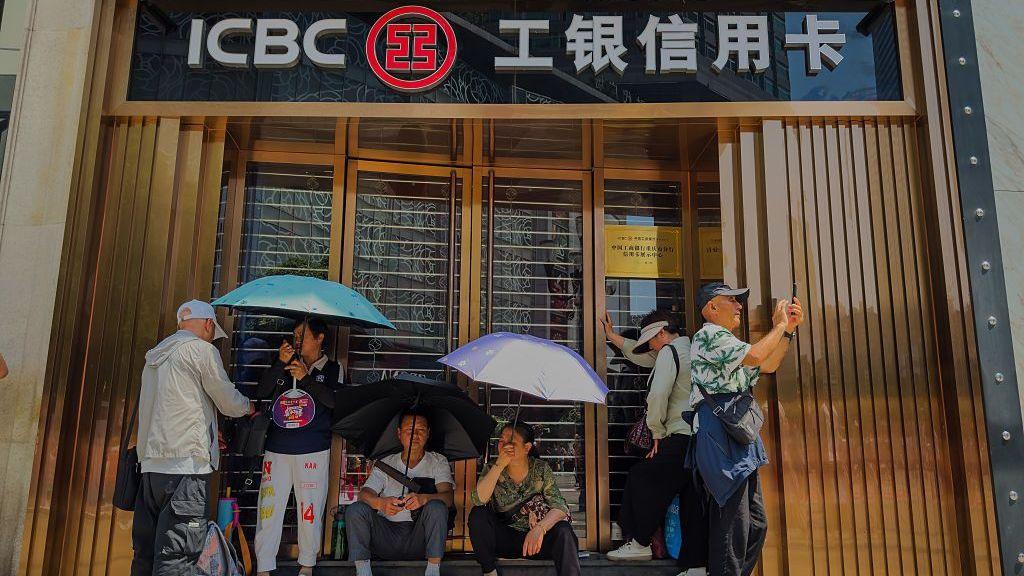 China Injects $54 bn into State Banks and Insurers to Revitalize Economy