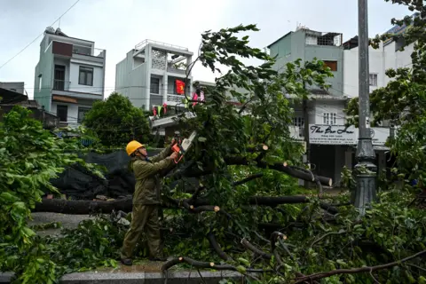 Typhoon Kalmaegi Devastates the Philippines and Vietnam, With Casualties Mounting