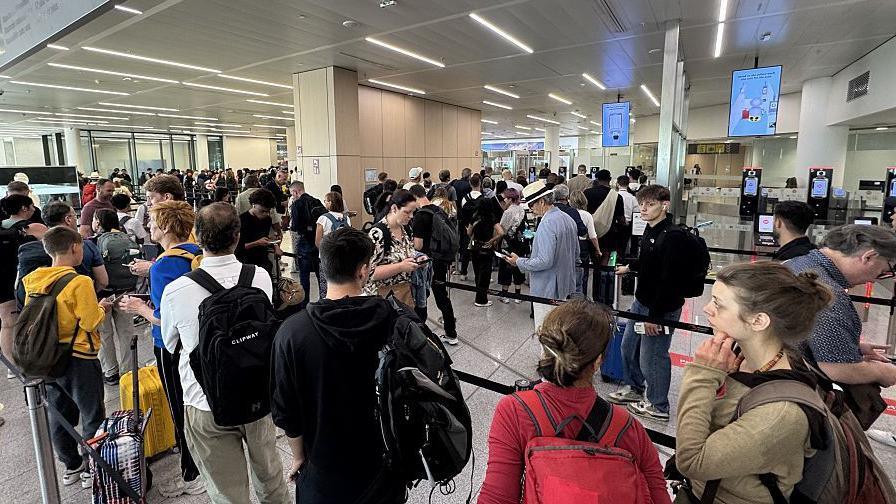 EU border delays ‘not bearable’ over summer, warns airport boss