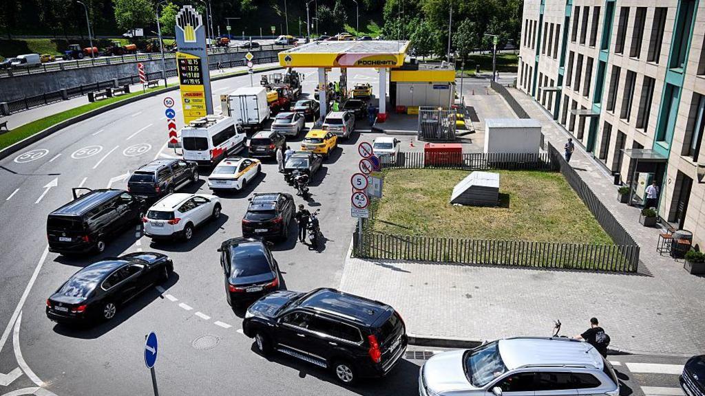 Fuel Lines Cramp in Moscow, Raising Questions Over Putin’s War Strategy