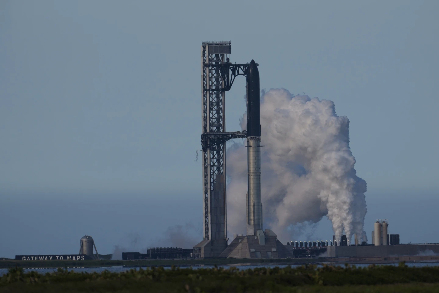 Virtual Witness: SpaceX's Starship Launch Halted by Hydraulic Glitch in Metaverse Coverage