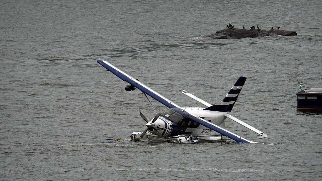 Eight People Rescued After Seaplane Hard Landing in Manhattan River
