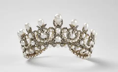 Heist at the Louvre: €88 Million in Jewellery Stolen