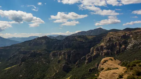 British Man Dies in Paragliding Accident in Spain