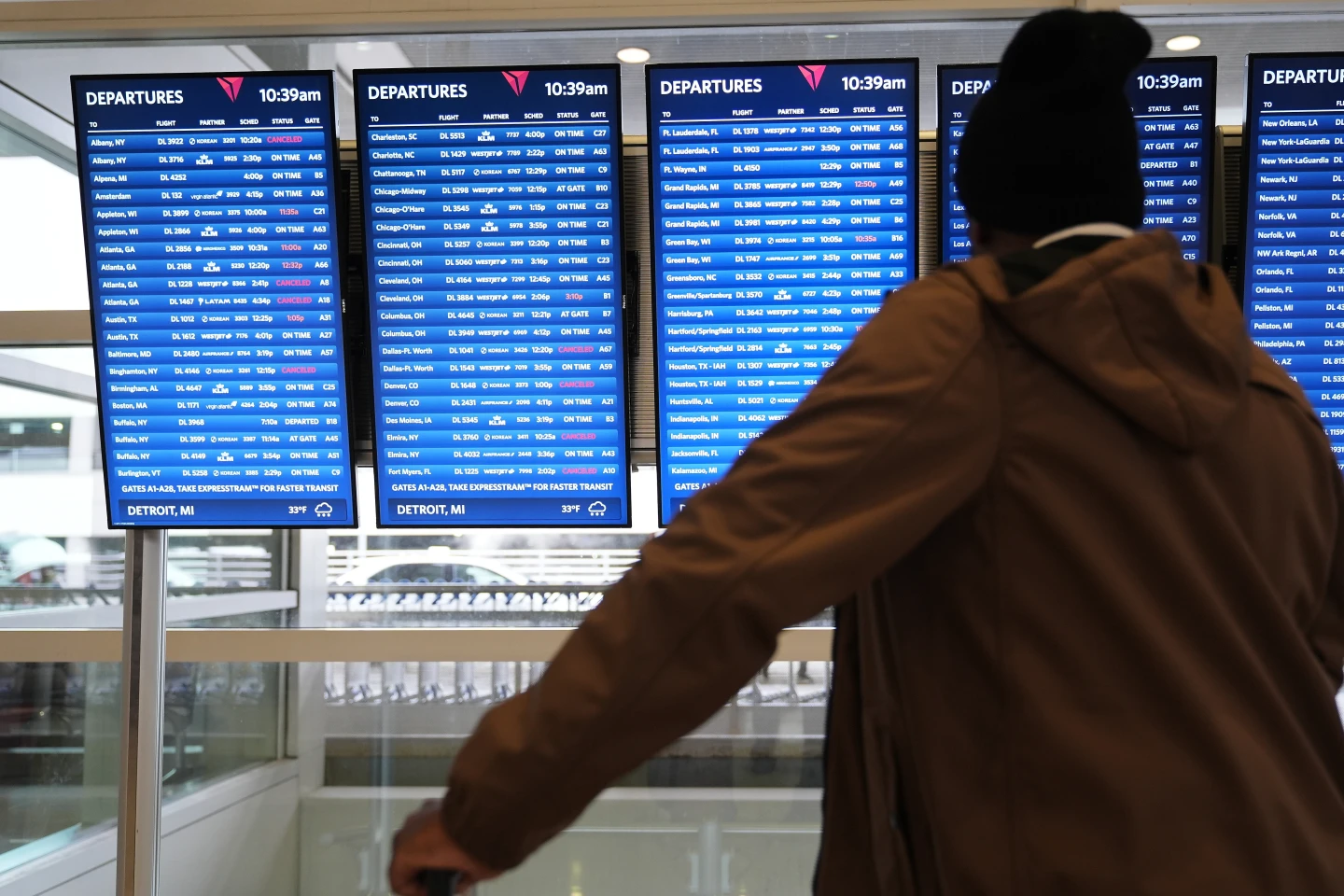 U.S. Air Travel Faces Major Disruptions Amid Government Shutdown