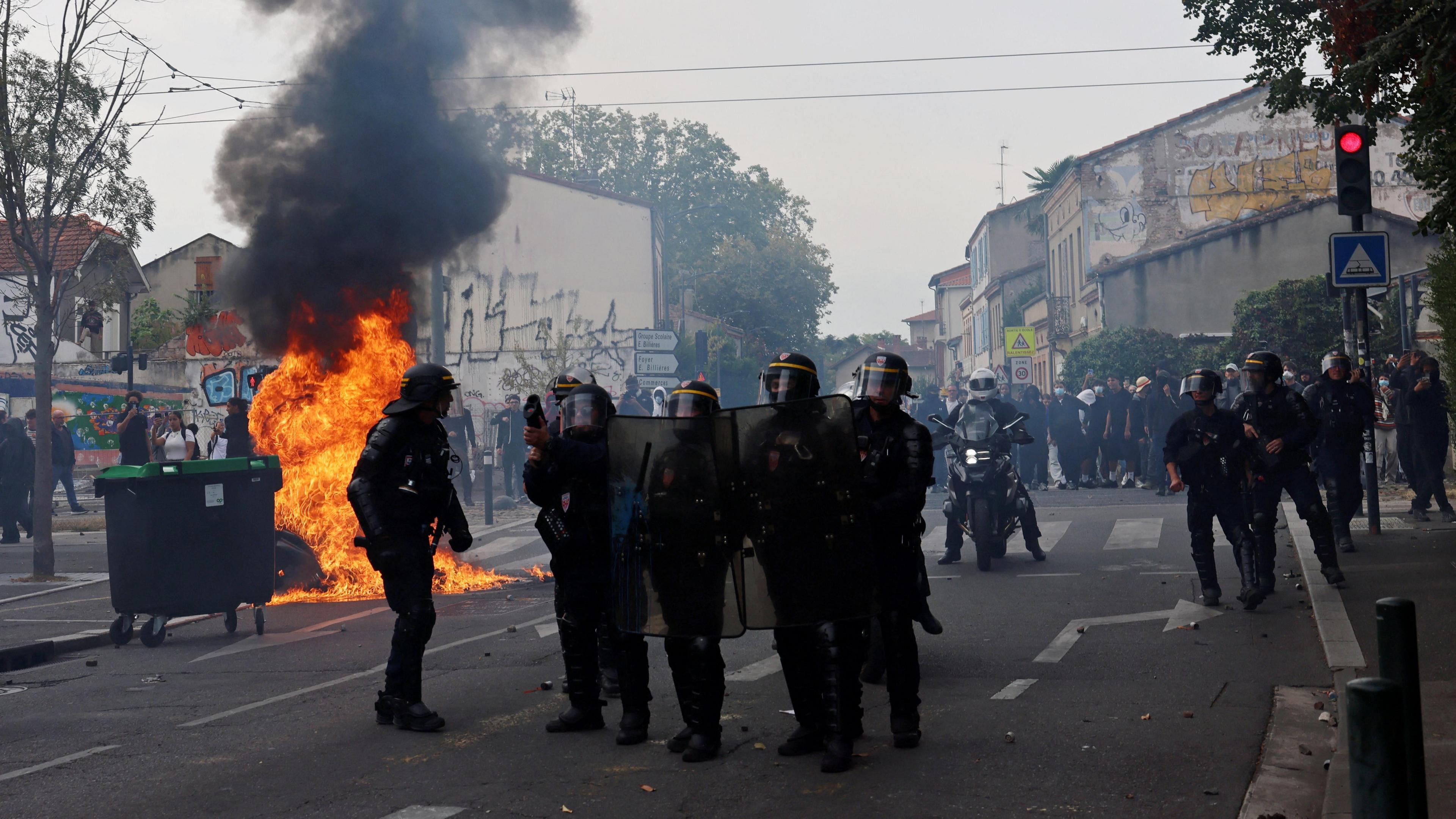 France Shuts Hundreds of Schools Amid Student Protests