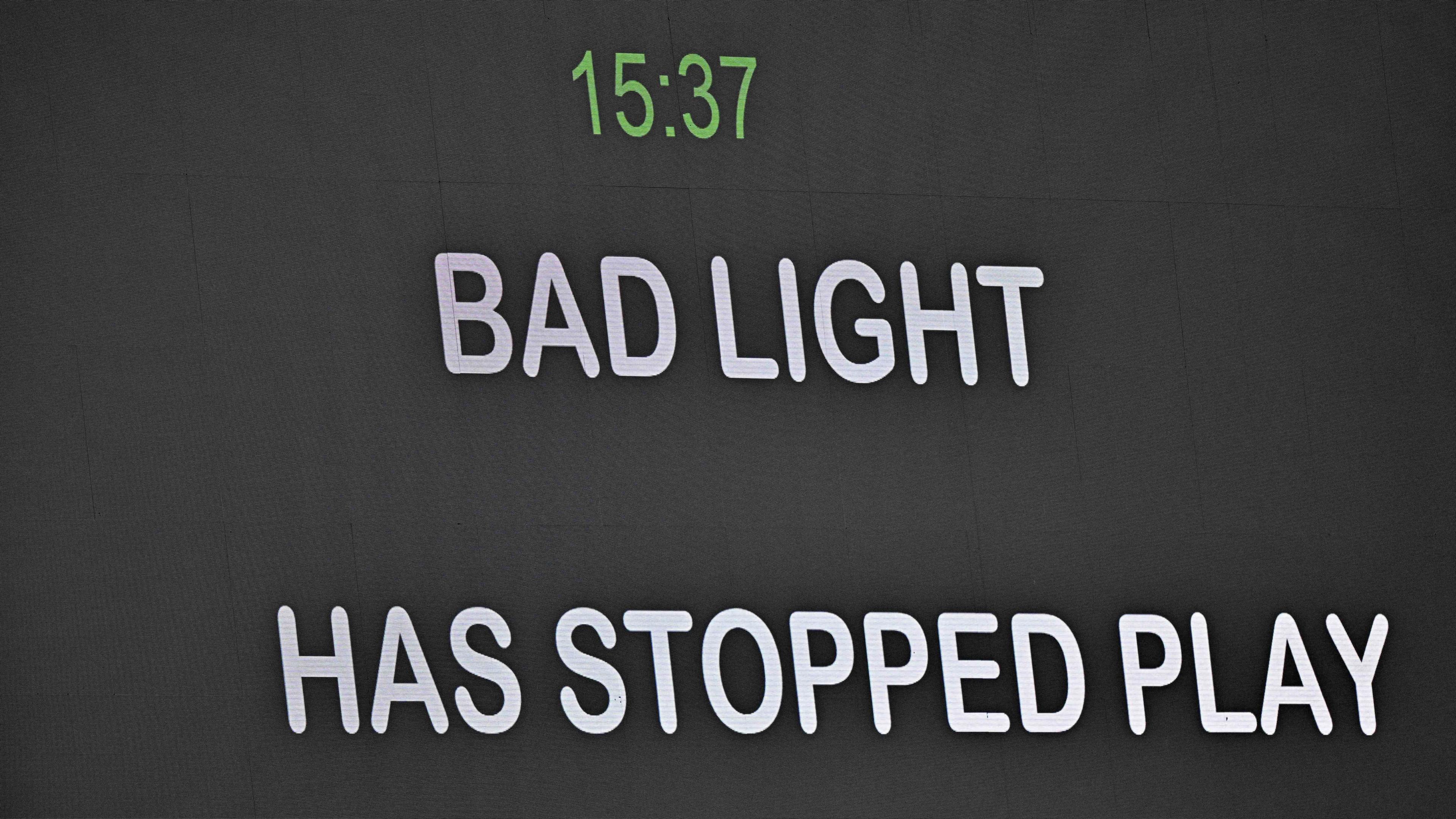 Message showing bad light has stopped play in Durban