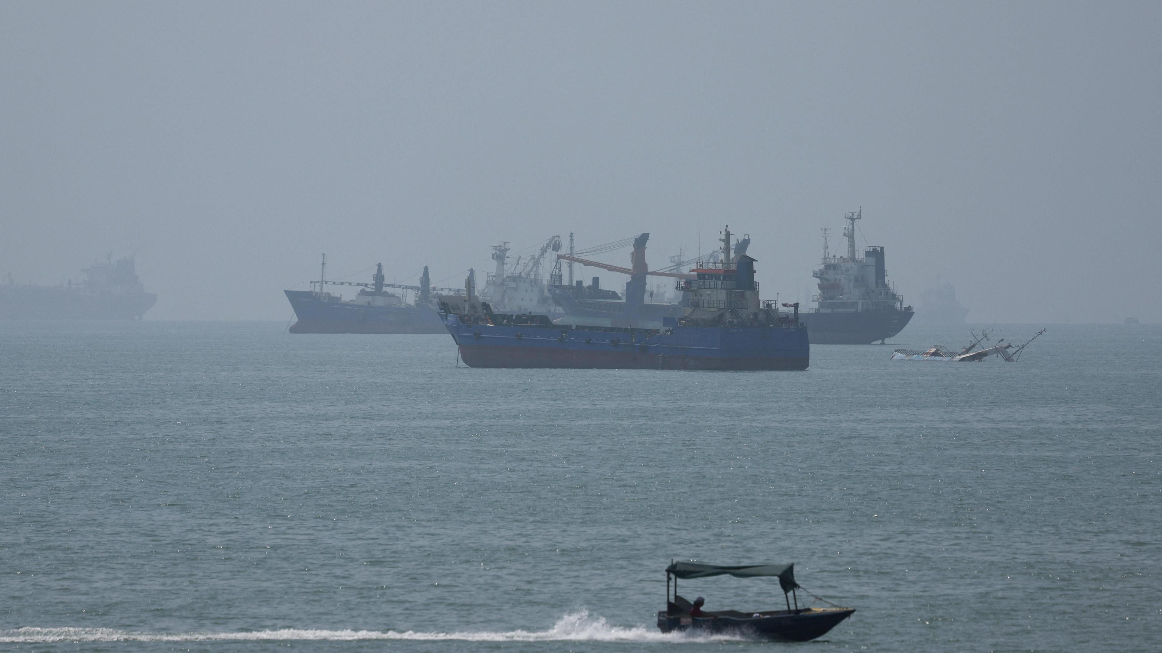 US Strikes Iranian Launchers on Larak Island, First Known Attack in Weeks