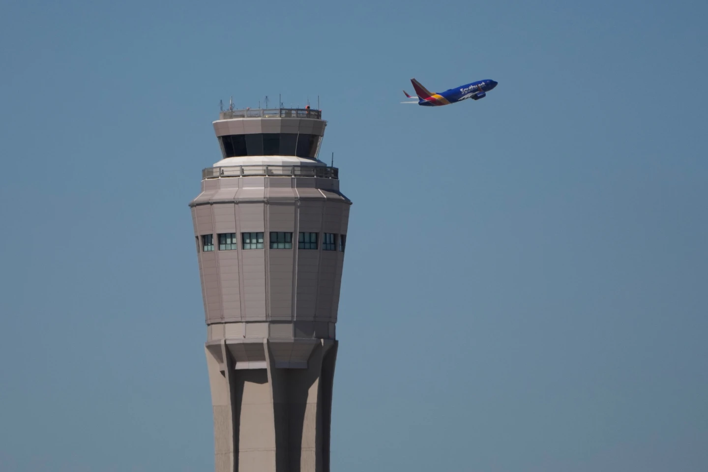 U.S. Airports Face Severe Flight Delays Amid Ongoing Federal Shutdown