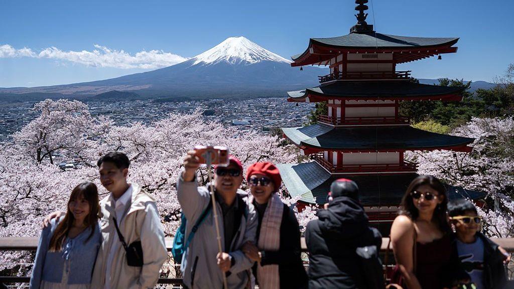 Japan Lifts Permanent Residency Fee 20‑Fold to 200,000 Yen