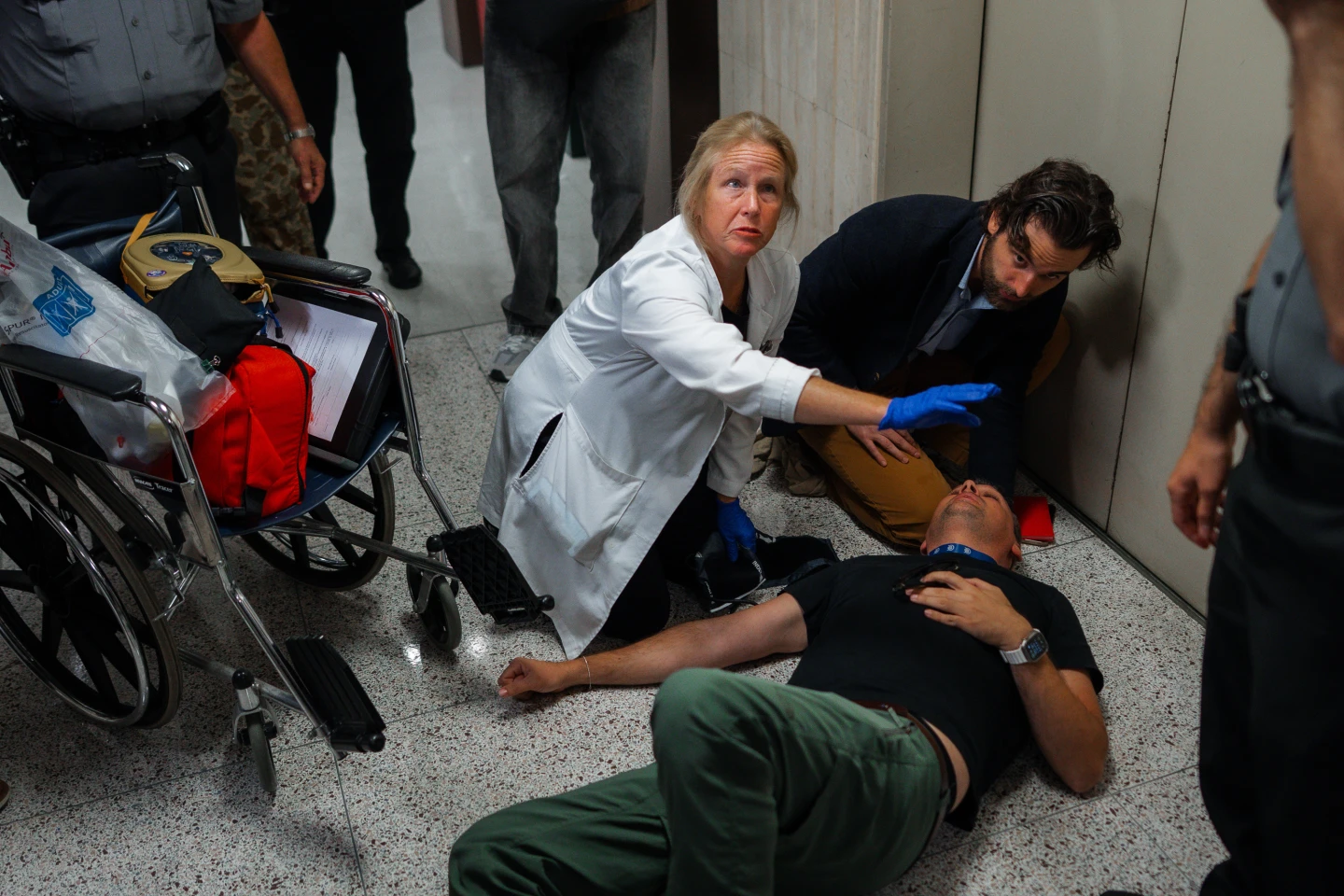 Violent Clash Between Federal Agents and Journalists at NYC Immigration Court