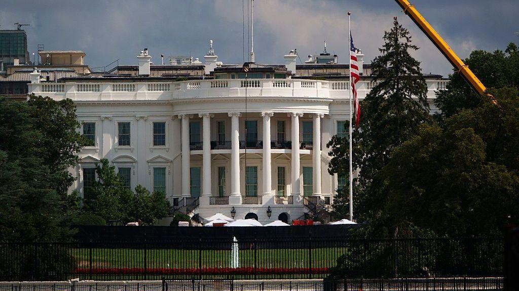 Ex‑White House Teleprompter Operator Ordered to Pay $172k for Trump Speech Bets