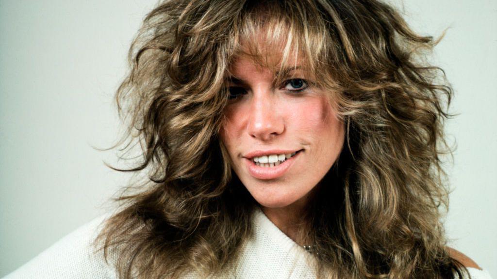 Carly Simon Announces Parkinson’s Diagnosis Amid New Album Release