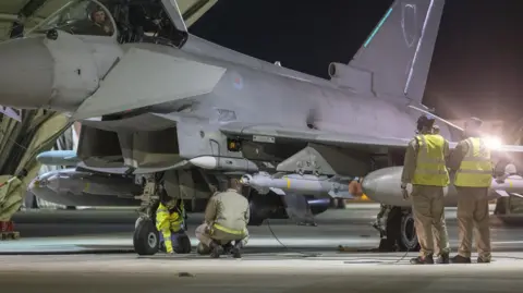 UK and France Conduct Joint Airstrike on IS Arms Bunker in Syria