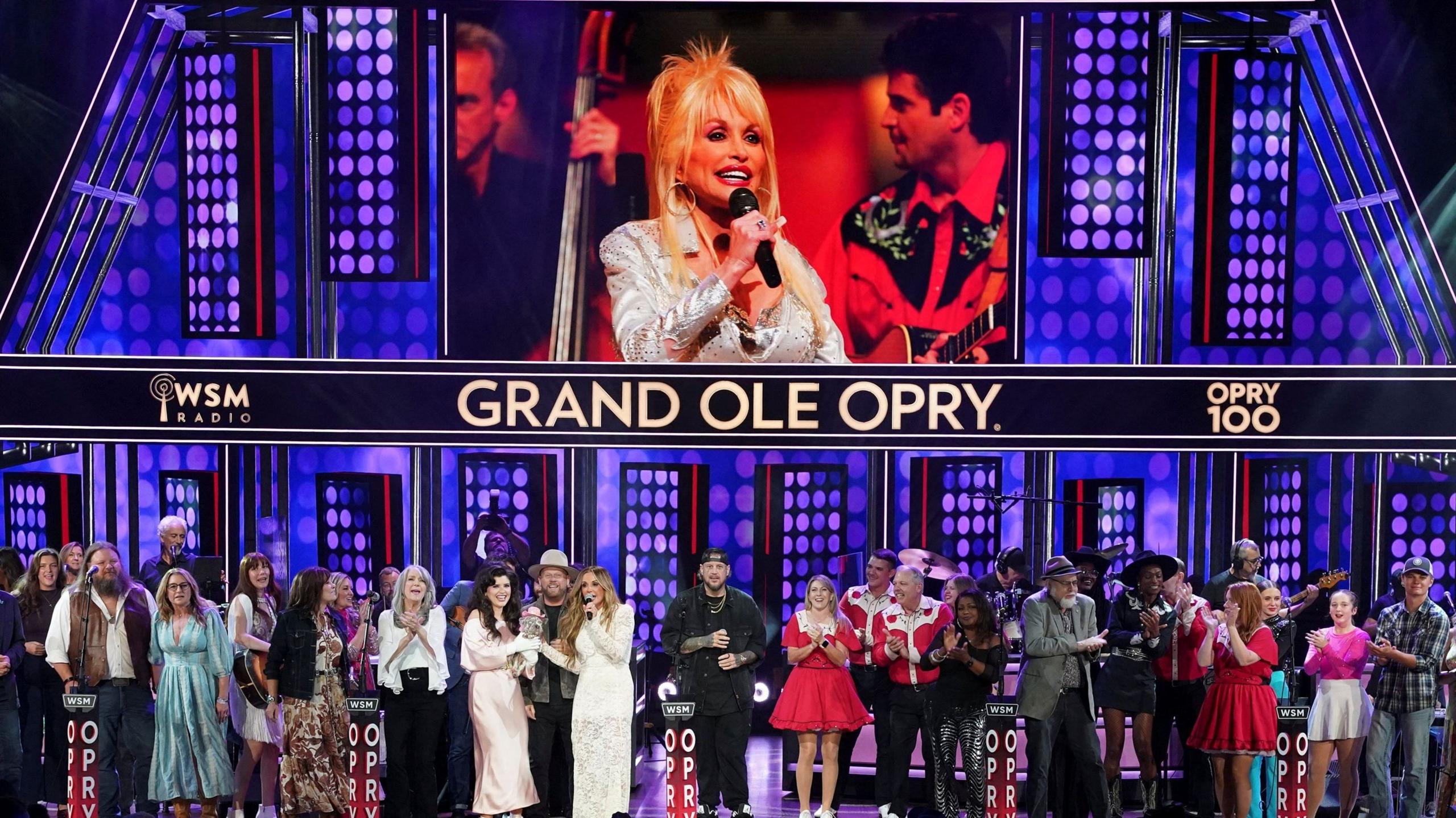 Dolly Parton Rested beside Husband in Nashville After 80‑Year Career