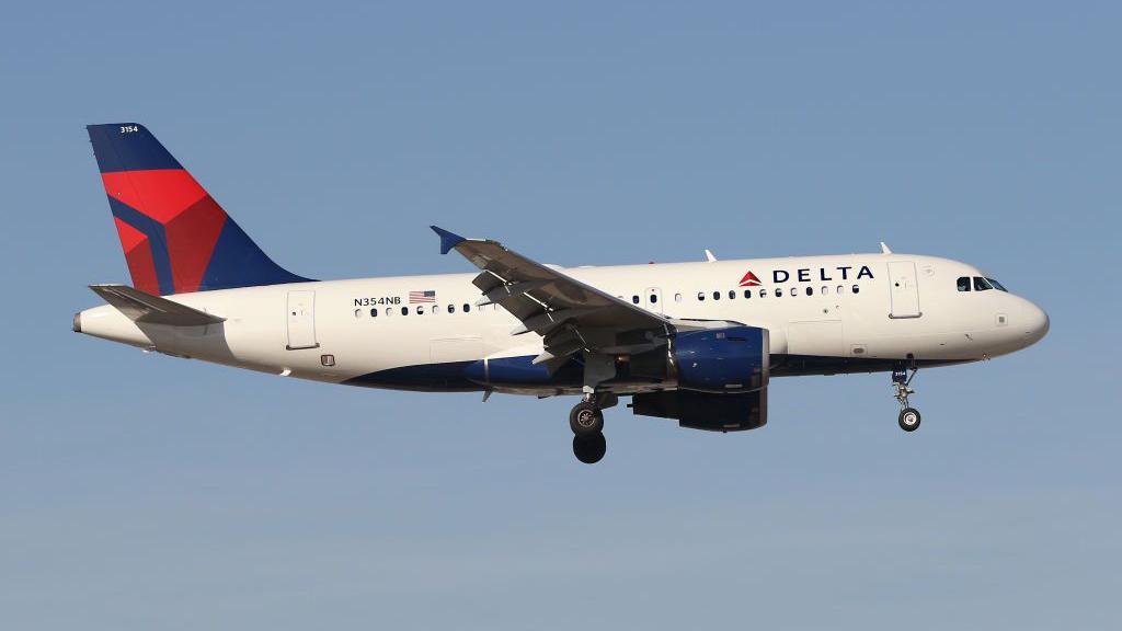 Delta Flight Struck by Firework During Chicago Landing — No Injuries, Minor Paint Damage