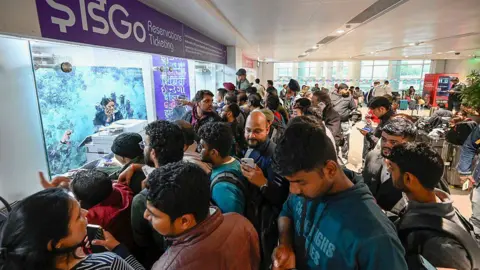 Widespread Flight Cancellations Hit India as IndiGo Faces Pilot Shortage