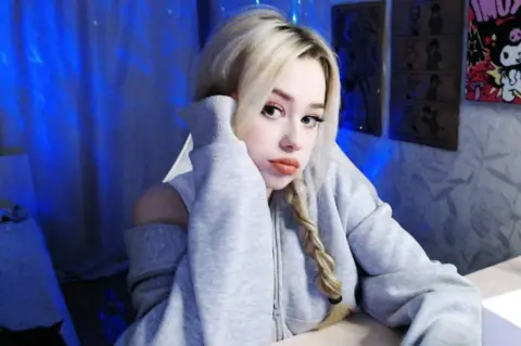 The Dangerous Allure of Molecule: Young Russians Turning to Unlicensed Weight Loss Pills