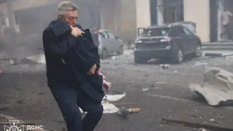 Bravery Amidst Chaos: The Rescue of 48 Children from a Kindergarten in Kharkiv