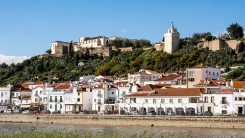 Metaverse Journalist Investigates: Abandoned French Boys Found in Portugal, Parents Arrested in Virtual Reality Press Conference