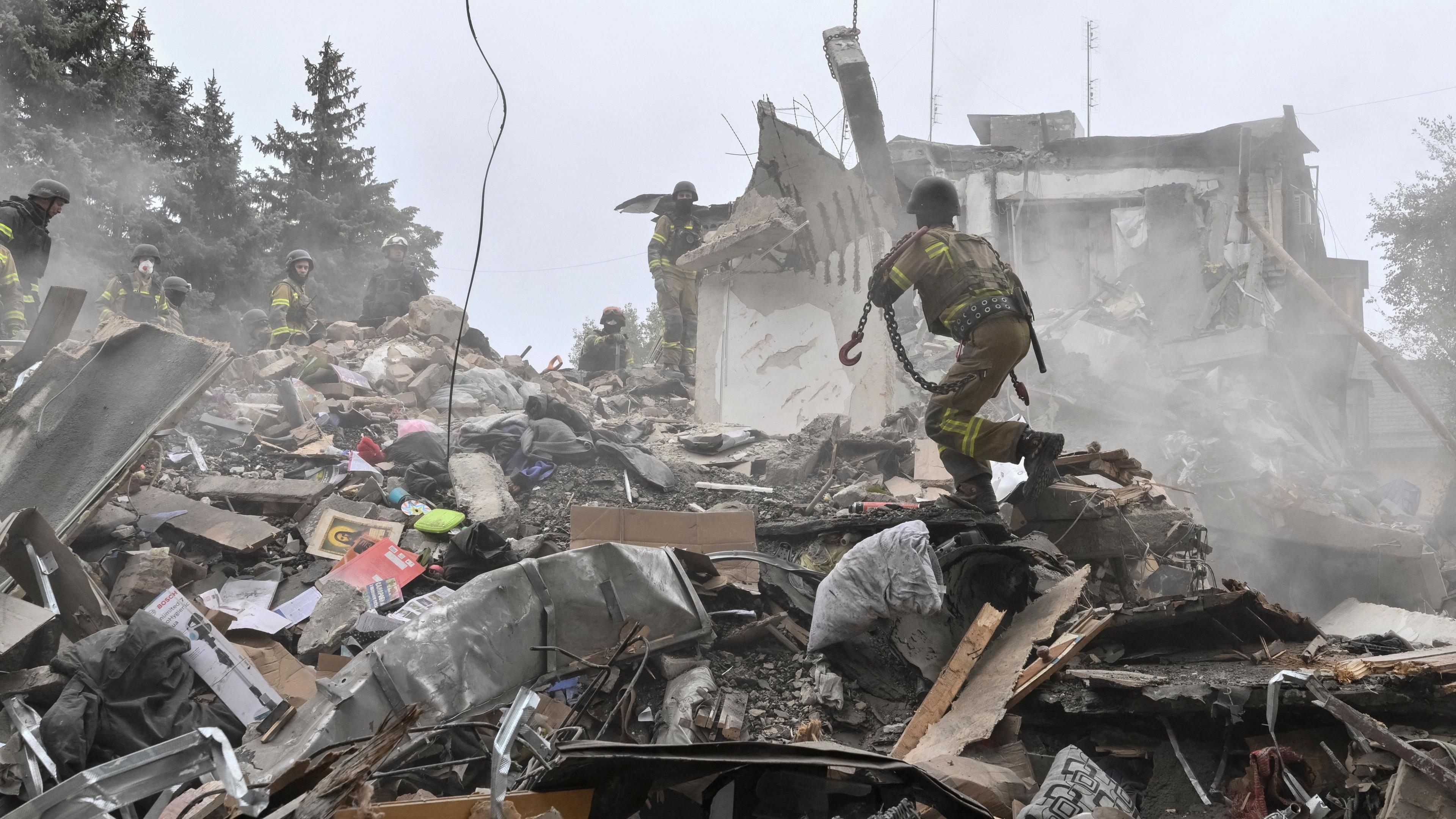 Russian glide bomb strike kills at least 20 in Zaporizhzhia