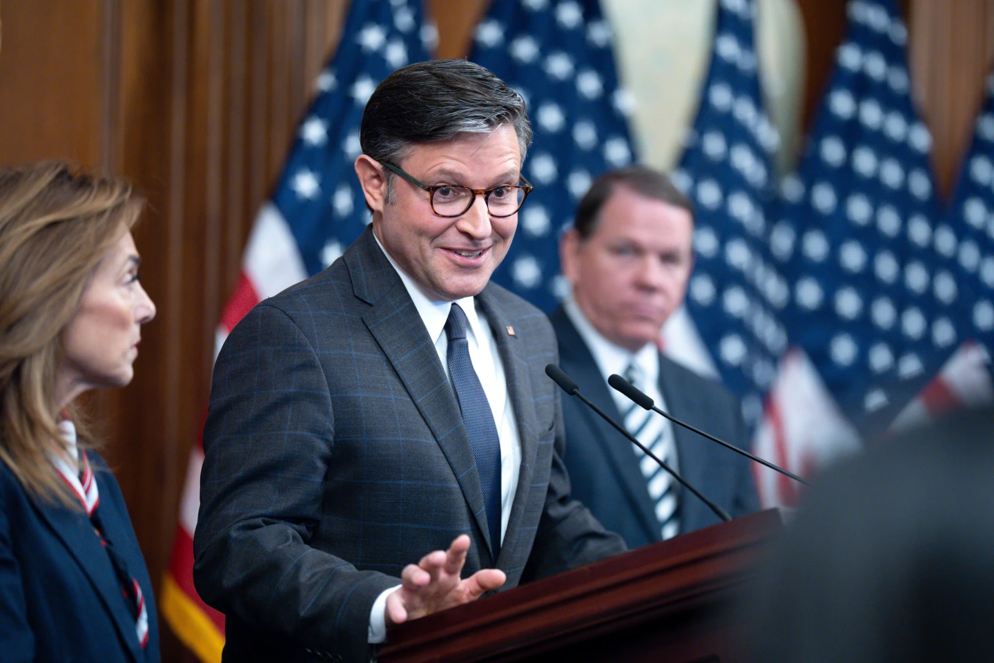 Government Shutdown Continues as Senate Rejects Funding Bills