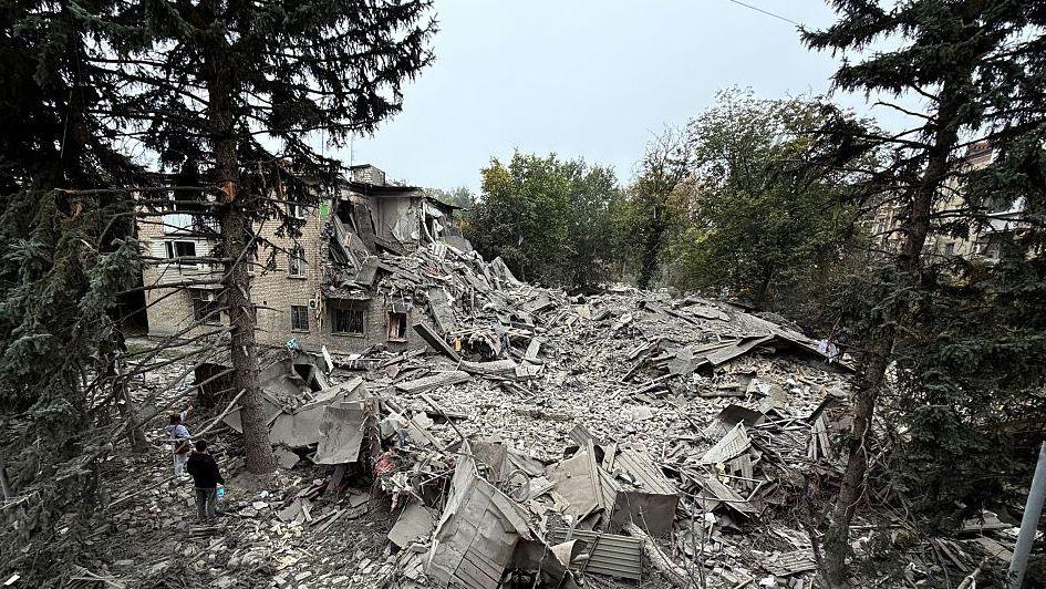 Zaporizhzhia Hit: Five Glide Bombs Result in Over 15 Fatalities
