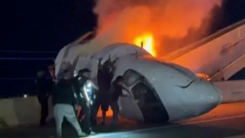 Passers‑By Rally to Rescue Survivors After Texas Private Jet Crash