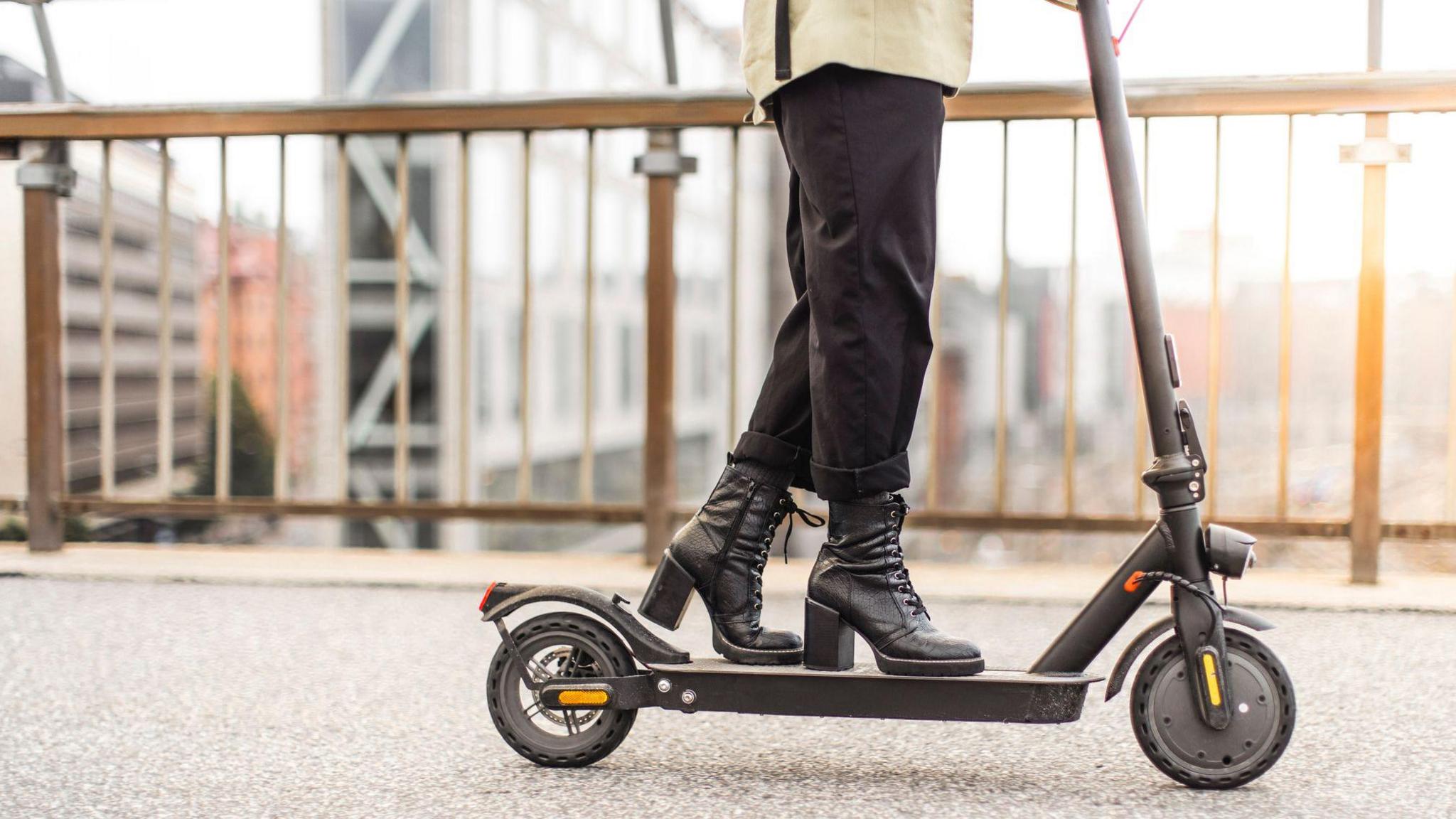 Paris Bans Helmets: Non‑Compliance Now Means Fines for e‑Scooter Riders