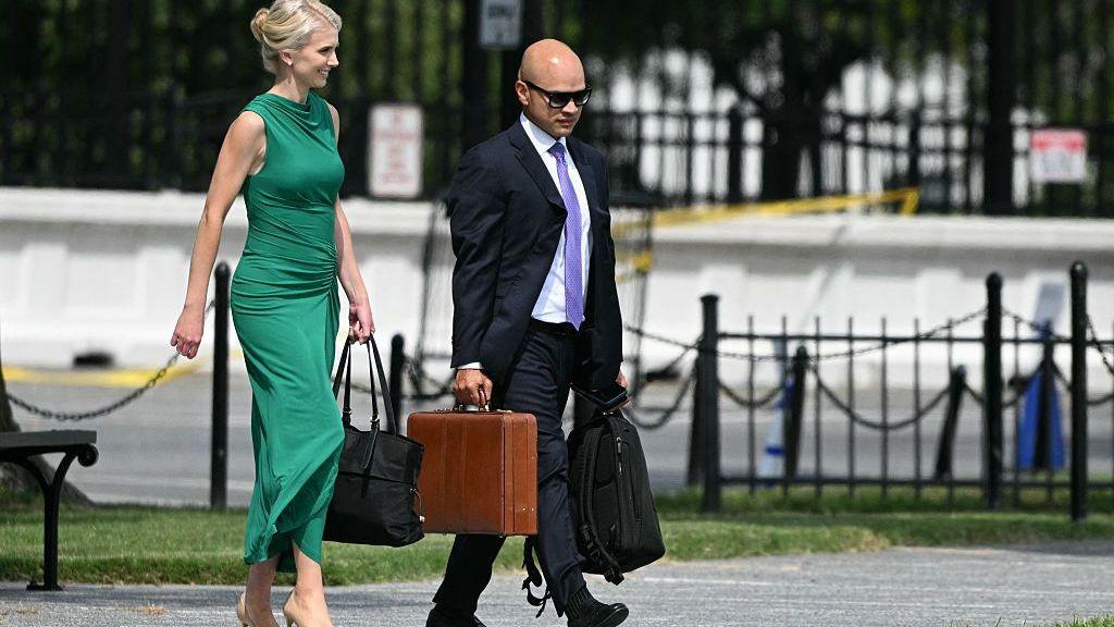 Trump Cash Gifts to Key Staffers Spark Ethical Debate