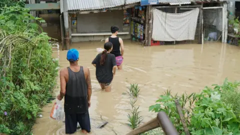 Tragic Aftermath as Super Typhoon Fung-wong Hits the Philippines
