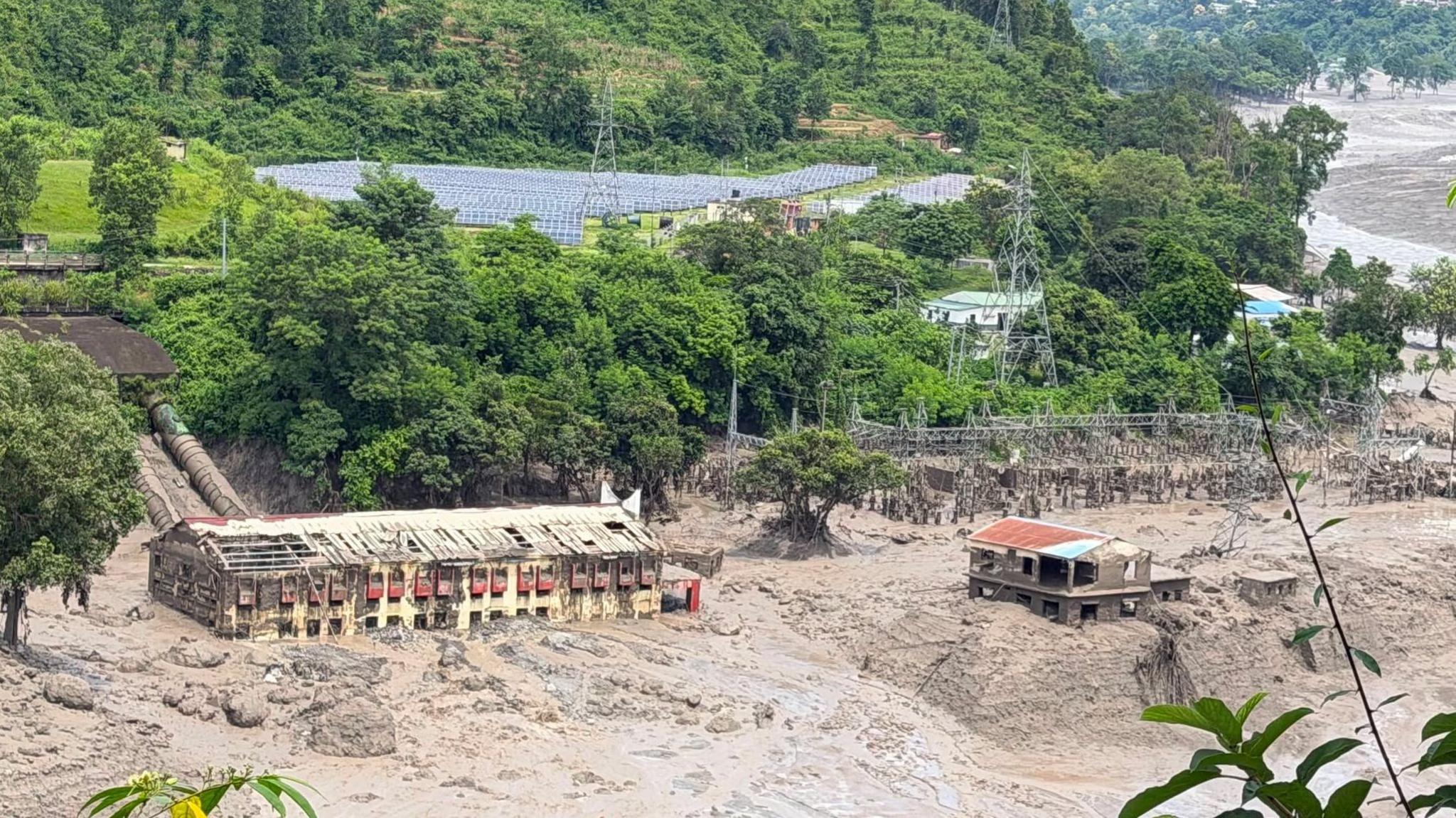 Severe Flash Flood Claims 17 Lives on Nepal‑Tibet Border, Devastating Villages