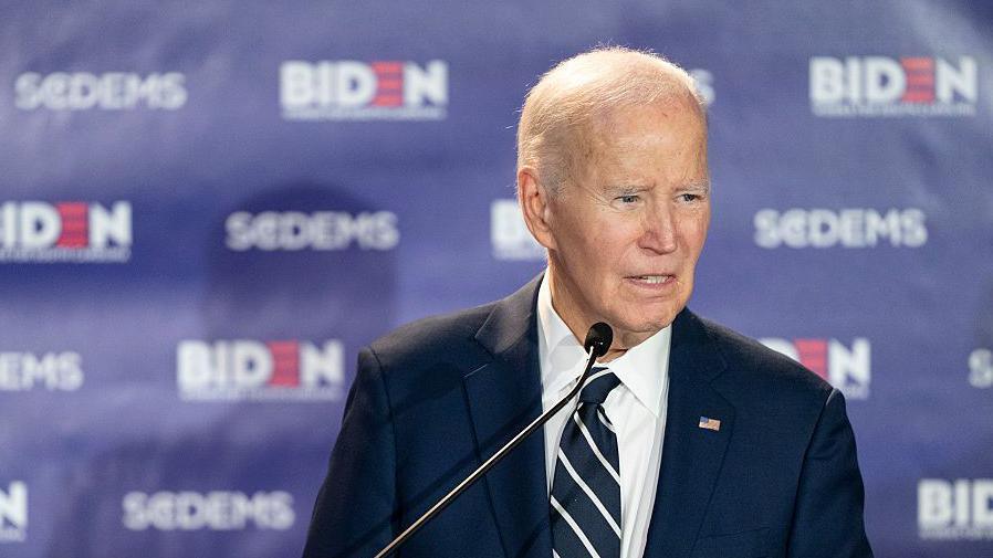 Biden Blasts Trump as "Loser" at Fundraiser, Criticizes Vanity Projects