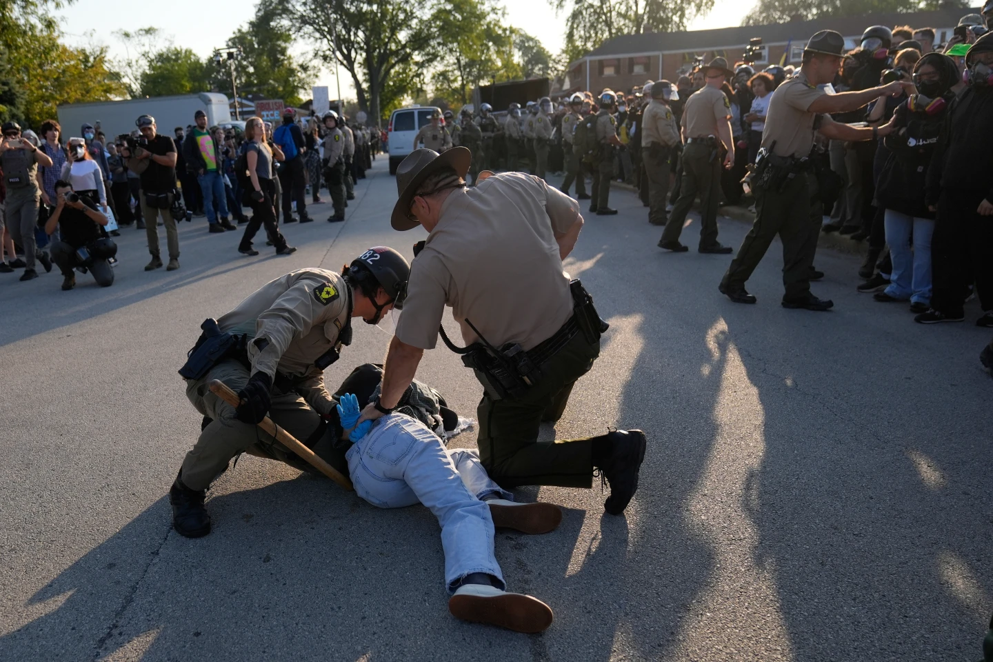 Tensions Rise as ICE Detains Protesters Outside Chicago Immigration Facility