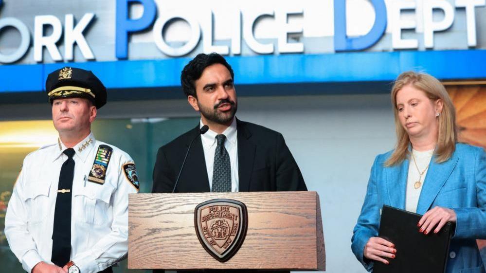 Times Square Stabbing: Woman Dead, Suspect Shot by Police