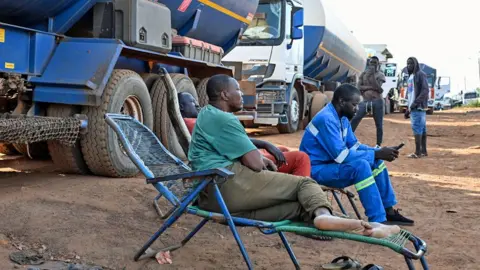 Fuel Shortage Crisis: Jihadists Paralyze Mali with Blockade