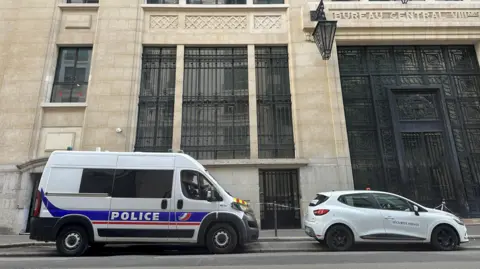 Foiled Bomb Plot: Three Arrested in Paris Near Bank of America Offices