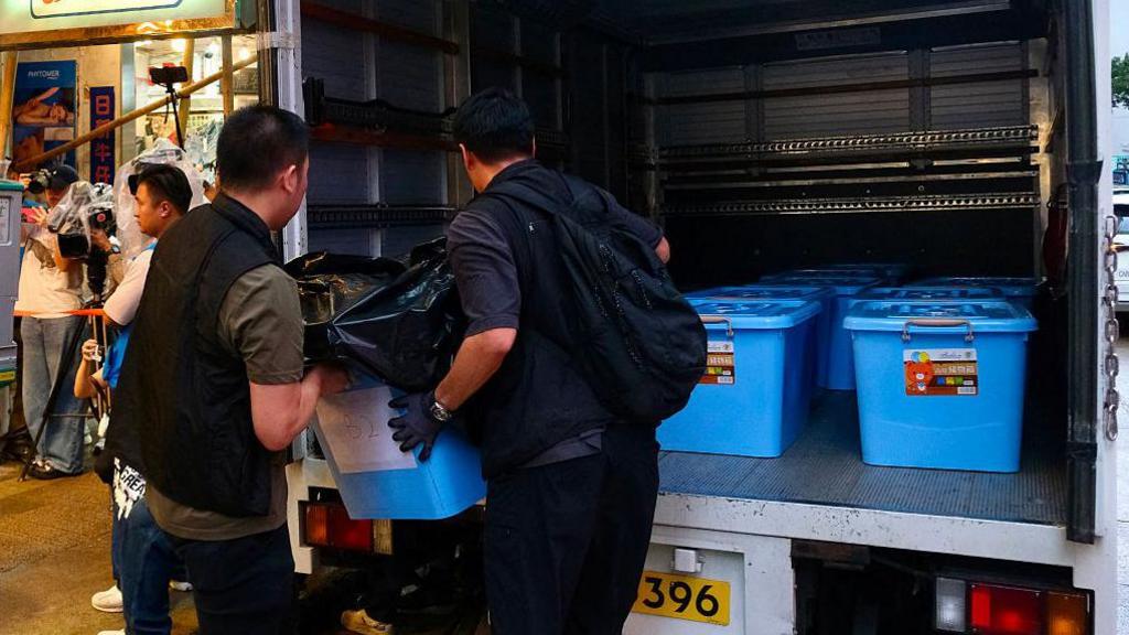 Five Detained After Hong Kong Police Raid Independent Bookshops