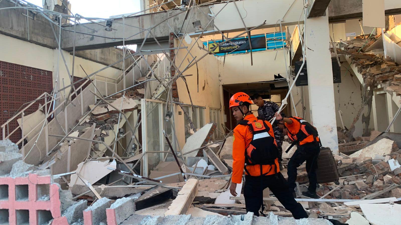 Five dead as 7.7‑magnitude quake rattles Indonesia