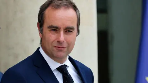 French Political Turmoil: Prime Minister Sébastien Lecornu Resigns After Just 26 Days