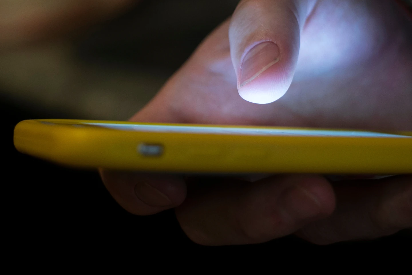 The Evident Threat of Texting in Politics: A Digital Age Dilemma