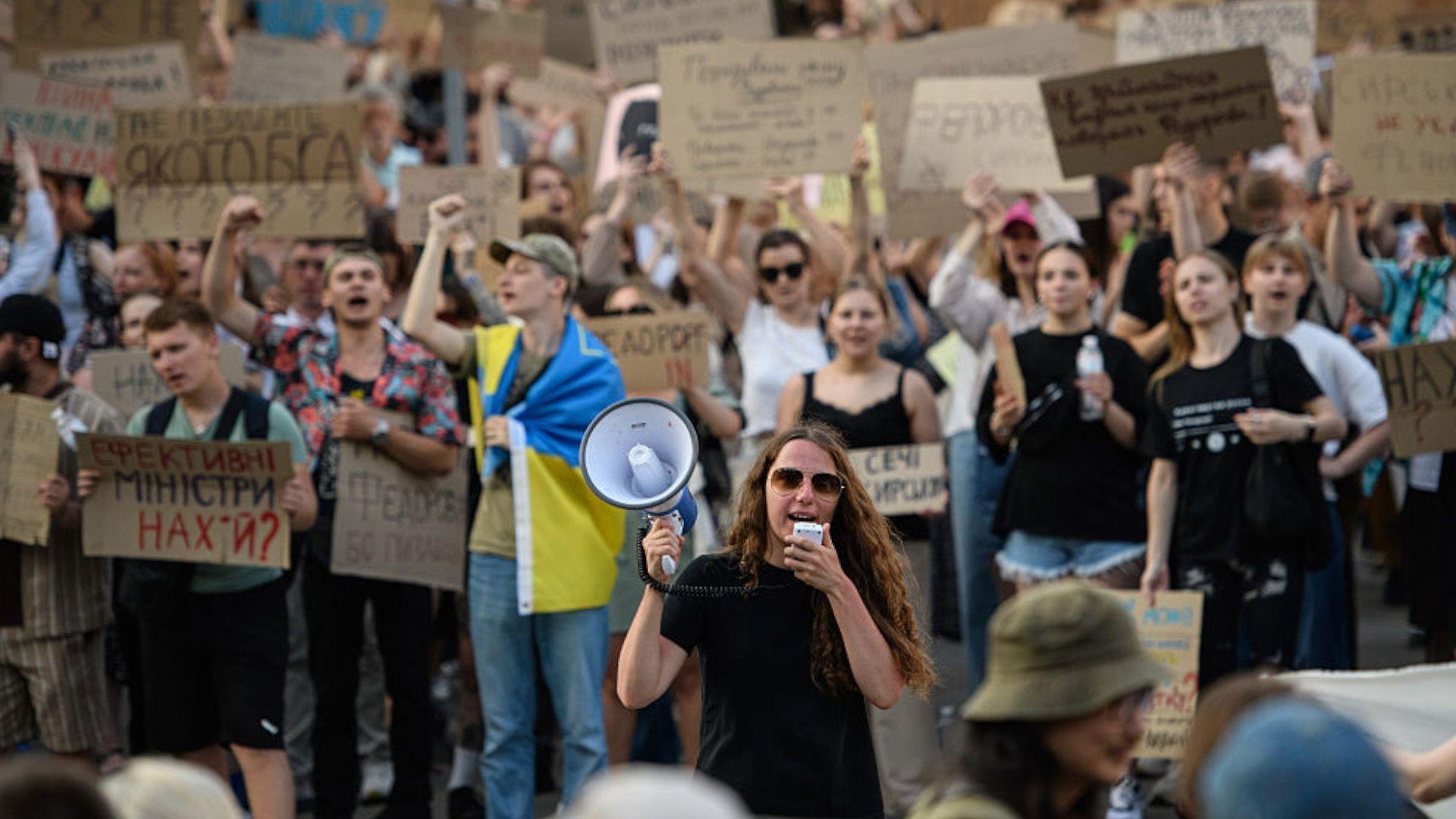 Soldiers Rage in Kiev Over Dissolution of Defence Minister