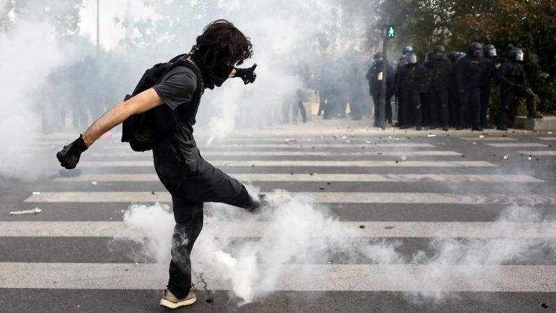 Tear Gas and Chalk Marks: France’s Nationwide Student Protest Spills Into Paris, Marseille