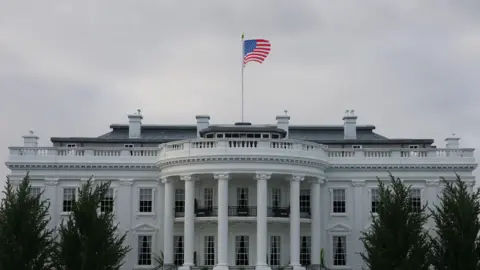 White House Prepares for Potential Mass Firings Amid Impending Government Shutdown
