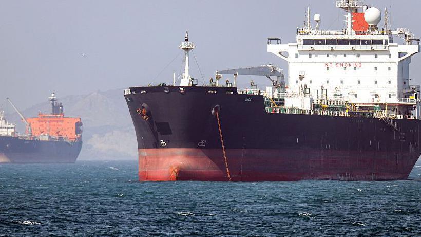 Oil Prices Plunge as Strait of Hormuz Reopens Near‑Future
